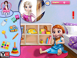 Elsa jugando con la bebé Anna